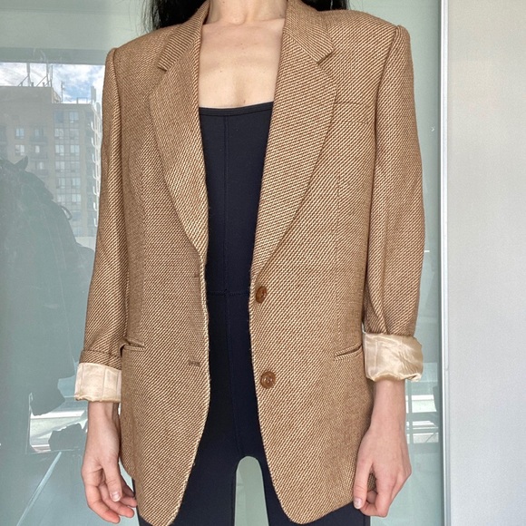 the perfect oversized blazer 🤎   - Picture 3 of 3